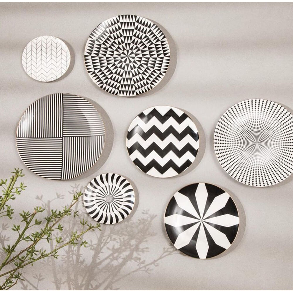 conjunto de pratos de cerâmica decorativos pendurados em parede para decoração criativa