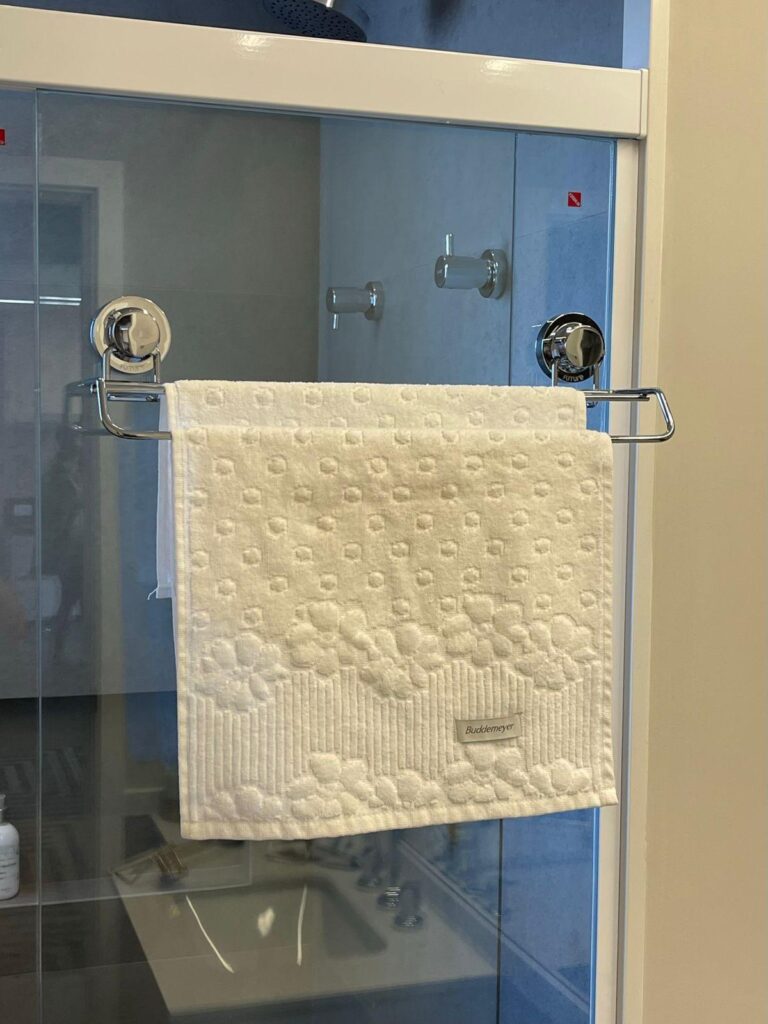 toalheiro duplo cromado ventosa