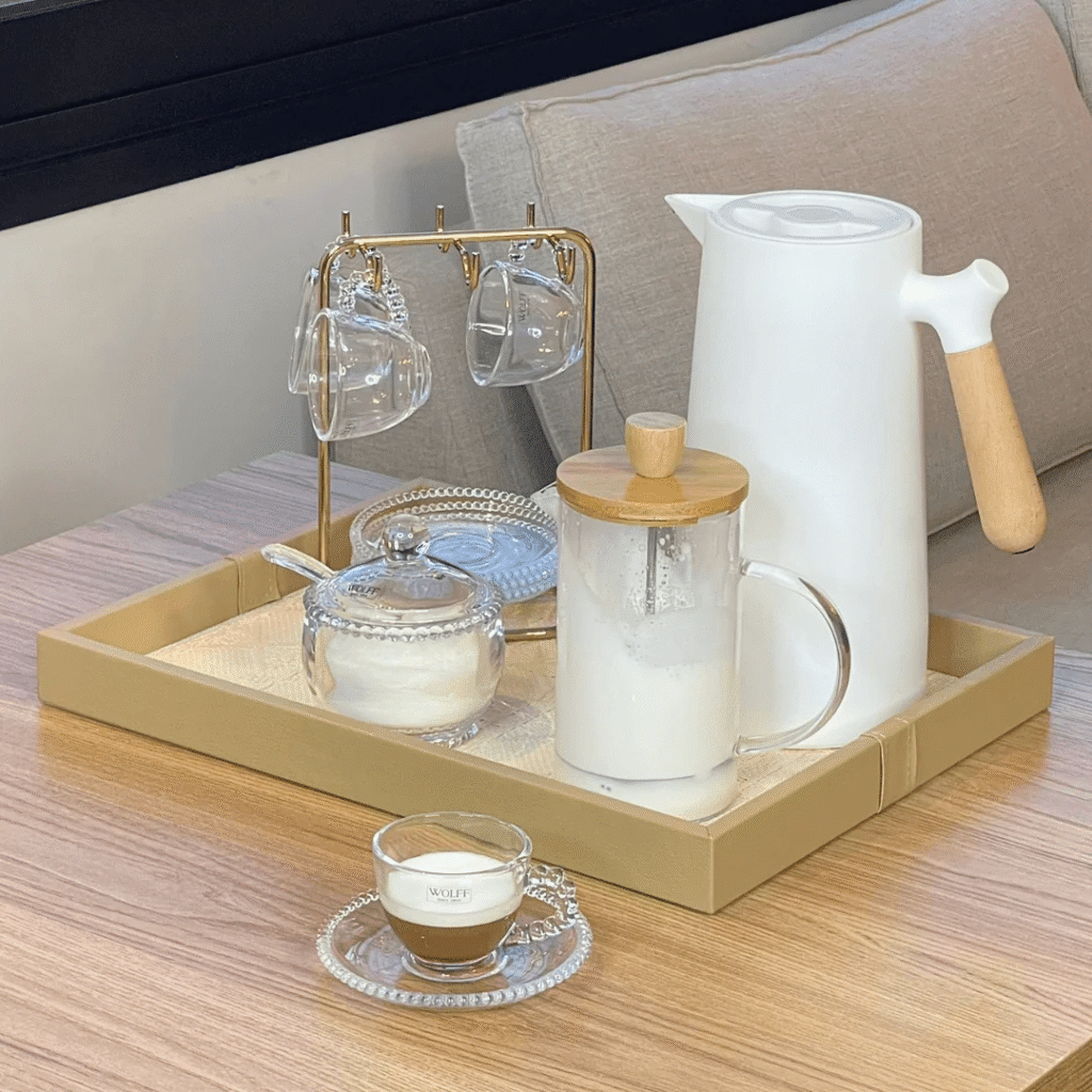Como usar bandejas decorativas em diferentes ambientes da casa 6 cantinho do cafe 1