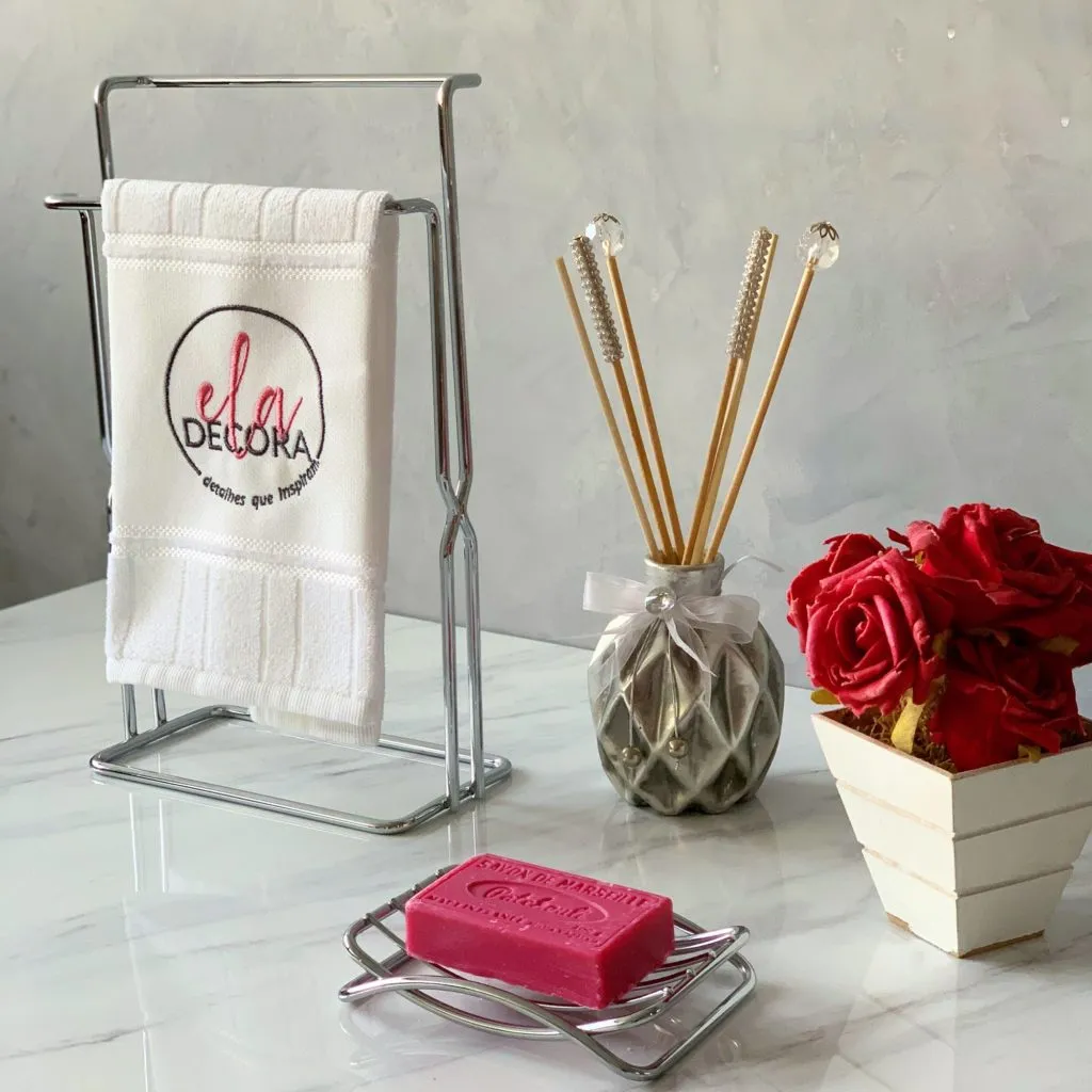 Cores na decoração, dicas de como usar 7 cromado é uma ótima escolha para banheiro