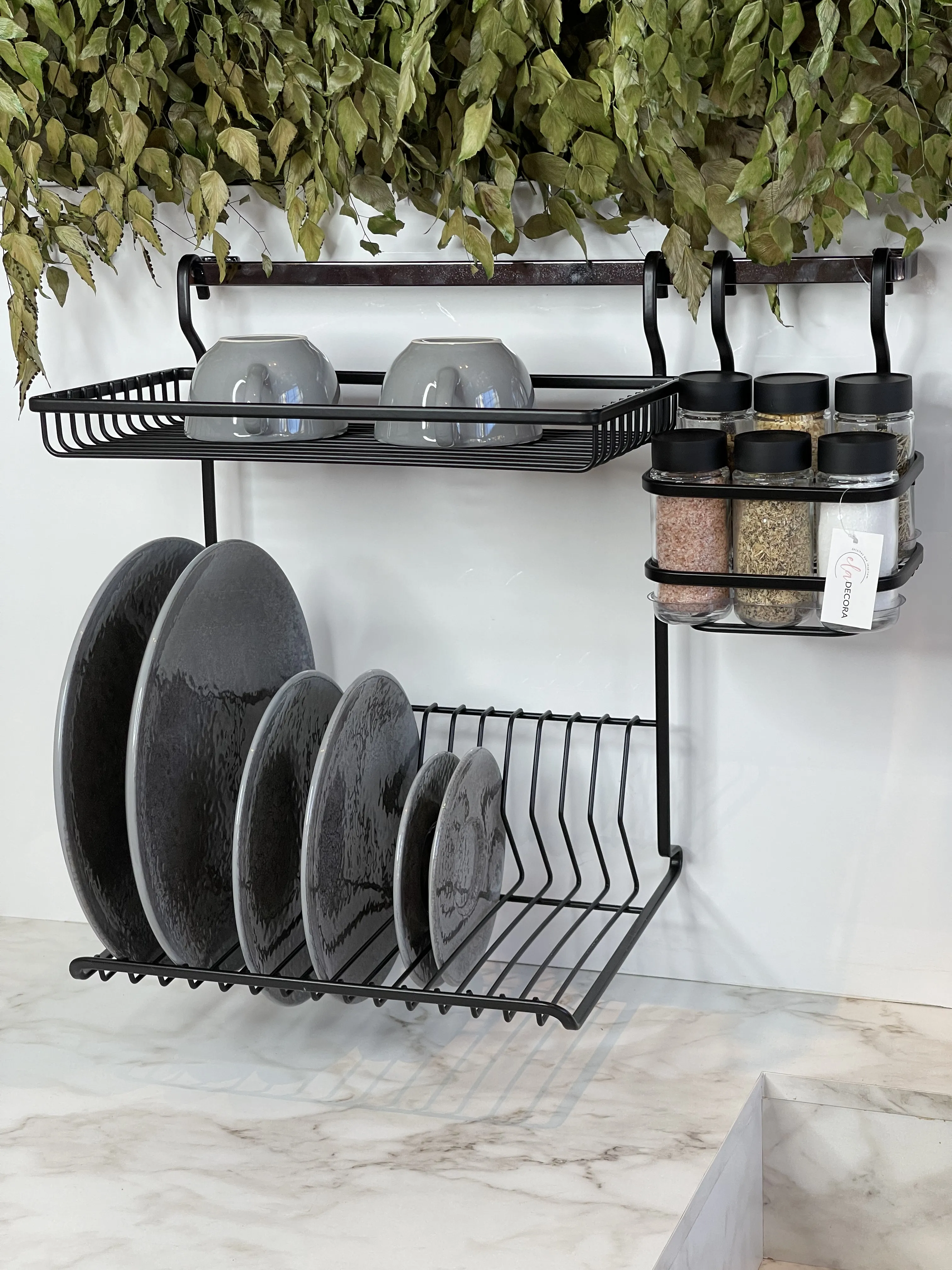 Cores na decoração, dicas de como usar 10 incorporar preto fosco a barra na cozinha