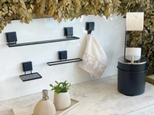 Como usar organizadores de ventosa para evitar furos na parede