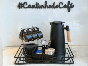 Como transformar um aparador ou estante no seu novo cantinho do café
